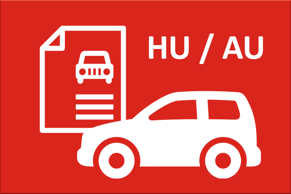 Kfz-Sachverständiger bei der GTÜ-Partnerstelle in Bonn während der Hauptuntersuchung und Fahrzeugbewertung für ein Kfz-Gutachten